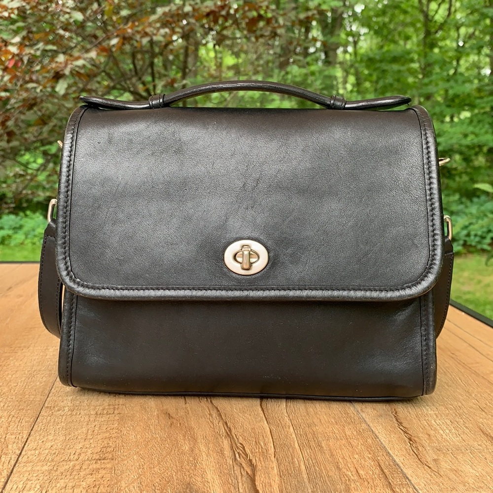 Vintage Coach Court - 9870 - Black with Nickel
